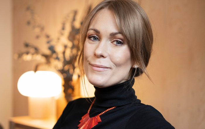 Sophie Håkansson och driver Ömsa Samtalsterapi & Coaching