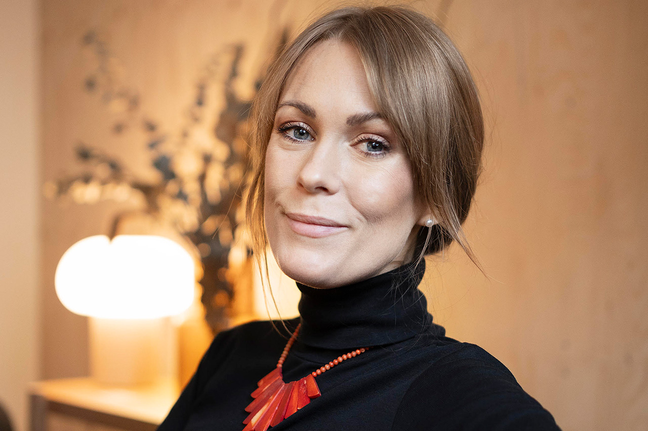 Sophie Håkansson och driver Ömsa Samtalsterapi & Coaching